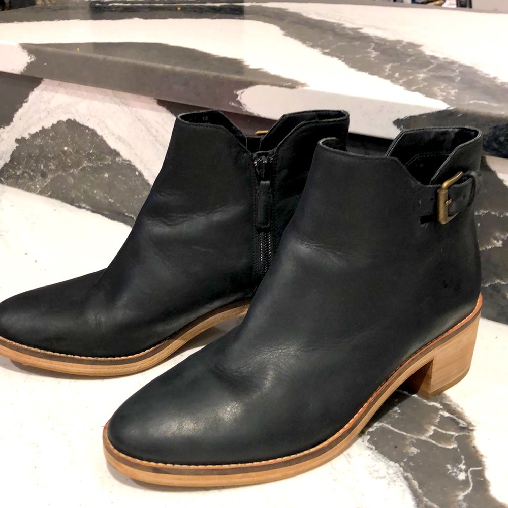 Cole Haan sz 8 matte sueded finish black leather boots